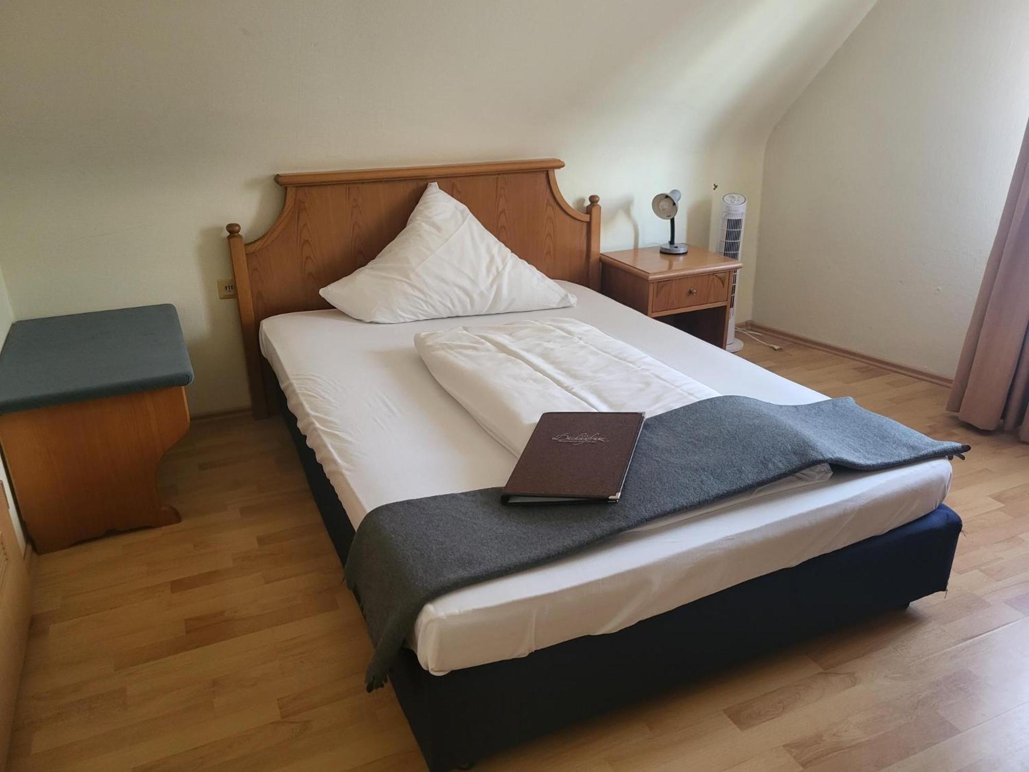 Brauereigasthof Dachsenfranz Zuzenhausen Esterno foto